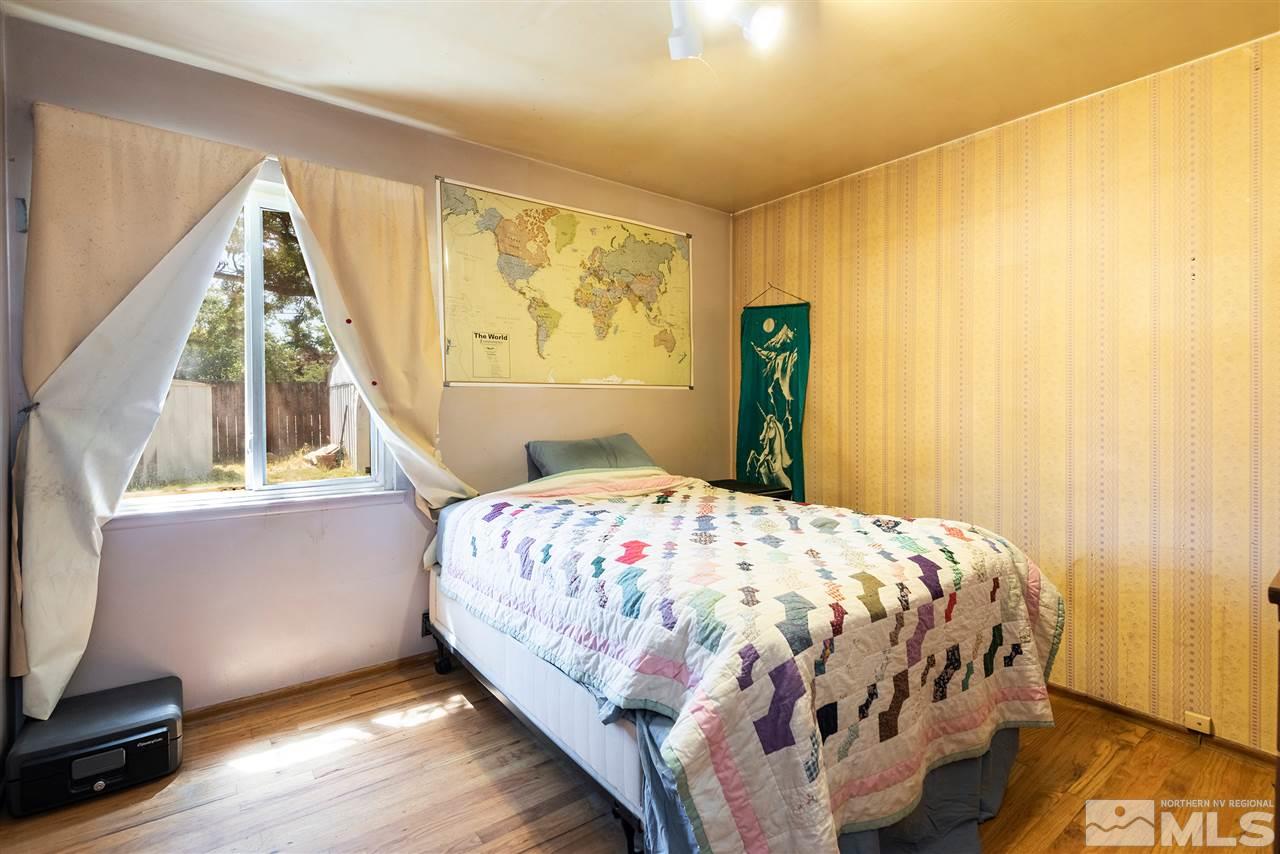 1555 Auburn Way Reno, NV 89502 - Photo 7 of 14 a bedroom with a bed and a window