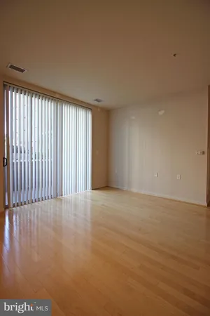 $2,050 | 2726 Gallows Road, Unit 112, Vienna, VA 22180