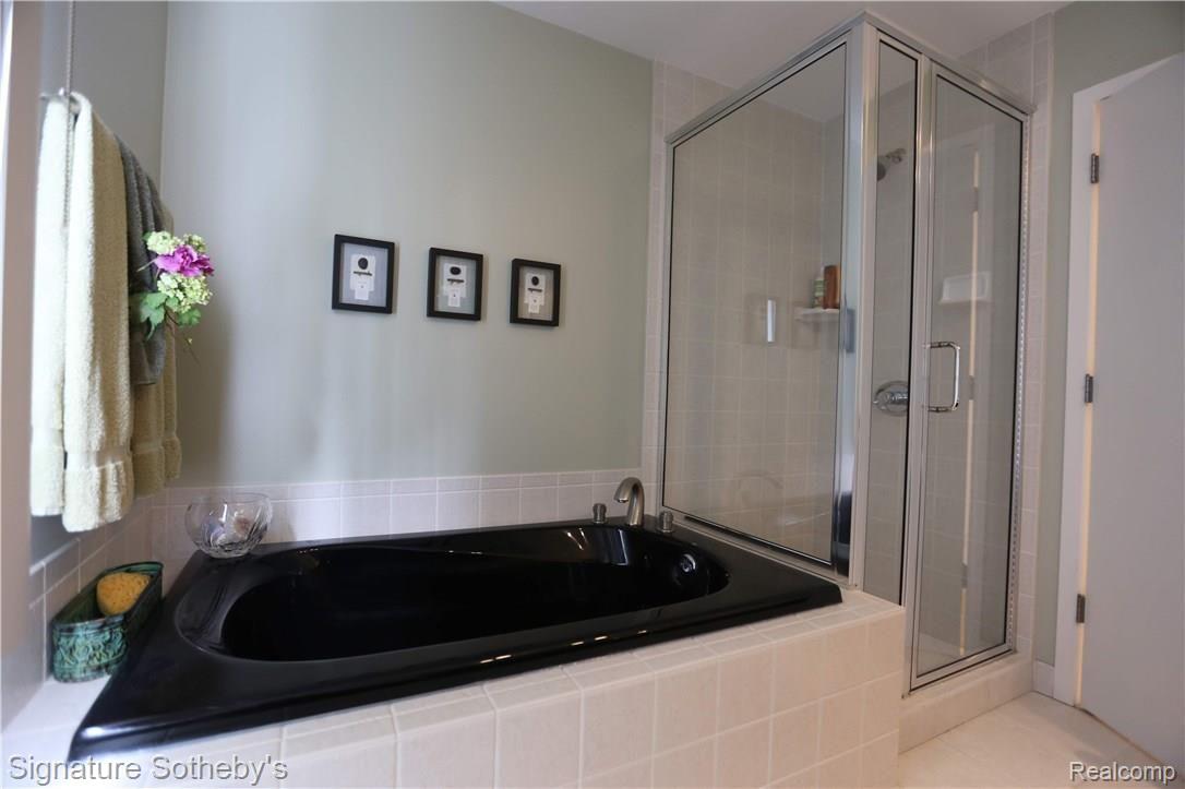 731 Stanford Circle Rochester, MI 48309 - Photo 30 of 52 Main Bath with Separate Tub & Shower