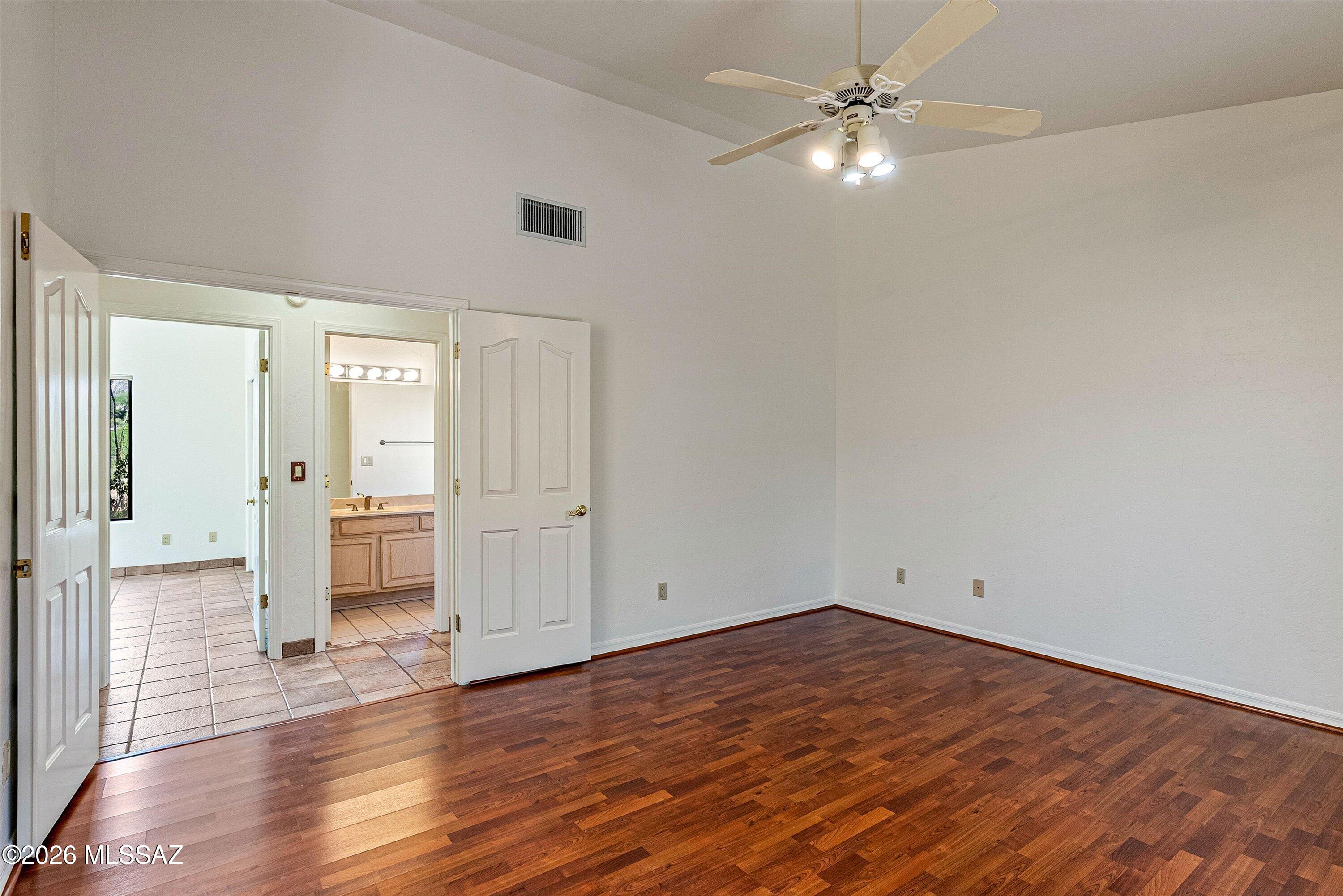 6340 North Valley View Road Tucson, AZ 85718 - Photo 21 of 44 Primary Bedroom