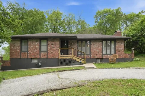 $285,000 | 2905 Linden Drive, Kansas City, KS 66106