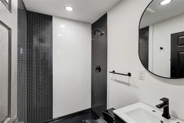 $1,095 | 1922 Fairfield 1 Avenue, Unit 102, Las Vegas, NV 89102