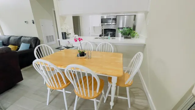 $2,500 | 2902 Cole Street, Unit 311, Austin, TX 78705