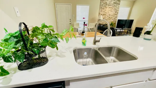 $2,500 | 2902 Cole Street, Unit 311, Austin, TX 78705