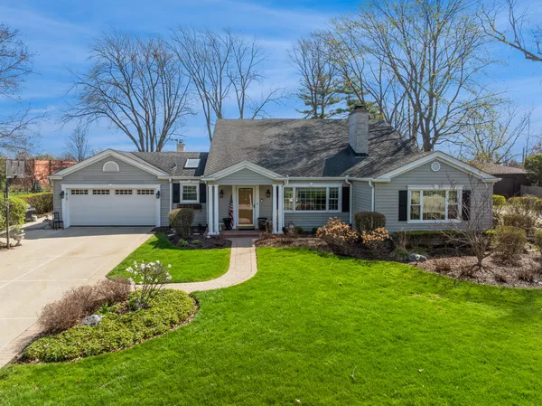 $1,630,000 | 819 South Beverly Lane, Arlington Heights, IL 60005