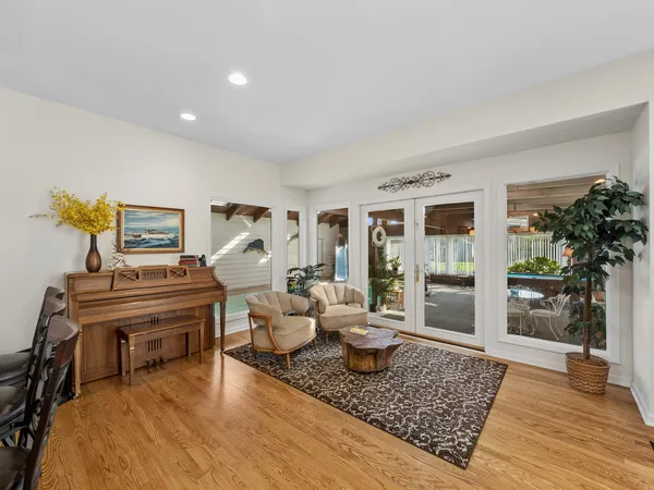 $1,630,000 | 819 South Beverly Lane, Arlington Heights, IL 60005