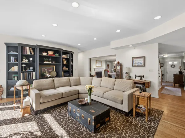 $1,630,000 | 819 South Beverly Lane, Arlington Heights, IL 60005