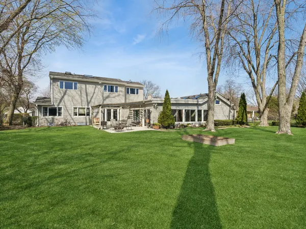 $1,630,000 | 819 South Beverly Lane, Arlington Heights, IL 60005