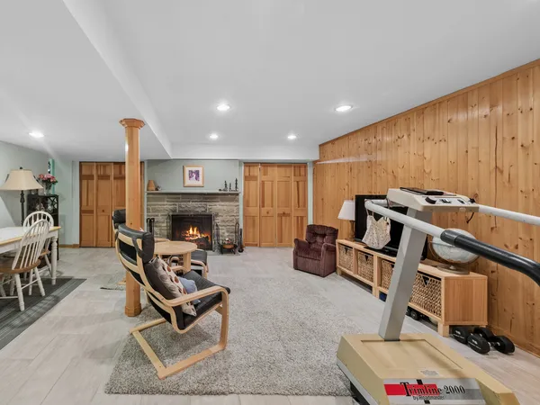 $1,630,000 | 819 South Beverly Lane, Arlington Heights, IL 60005