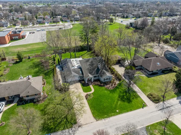$1,630,000 | 819 South Beverly Lane, Arlington Heights, IL 60005