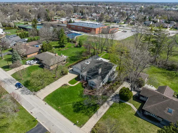 $1,630,000 | 819 South Beverly Lane, Arlington Heights, IL 60005
