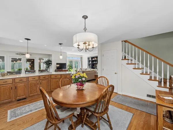 $1,630,000 | 819 South Beverly Lane, Arlington Heights, IL 60005