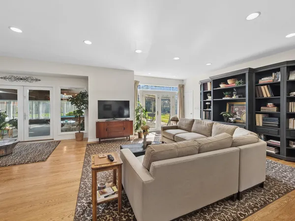 $1,630,000 | 819 South Beverly Lane, Arlington Heights, IL 60005