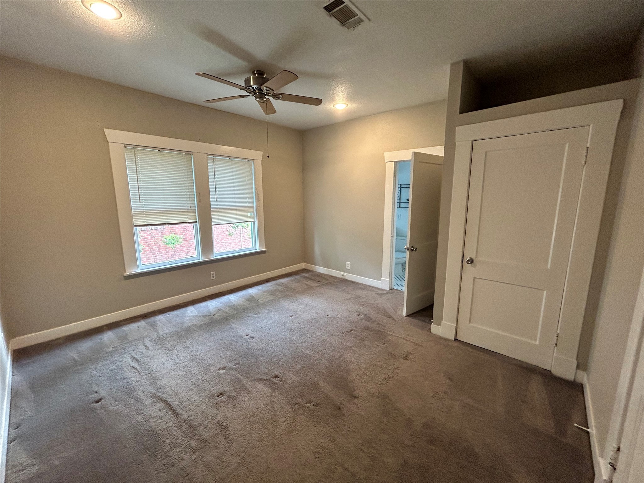 1639 Norfolk Street, Unit 2 Houston, TX 77006 - Photo 11 of 17 an empty room with windows and closet