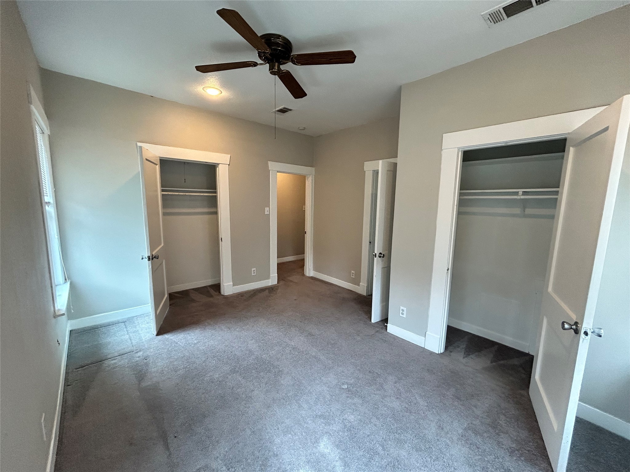 1639 Norfolk Street, Unit 2 Houston, TX 77006 - Photo 15 of 17 a view of a livingroom with a ceiling fan