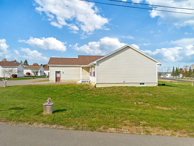 $390,000 | 18 Hunter Drive, Hermon, ME 04401