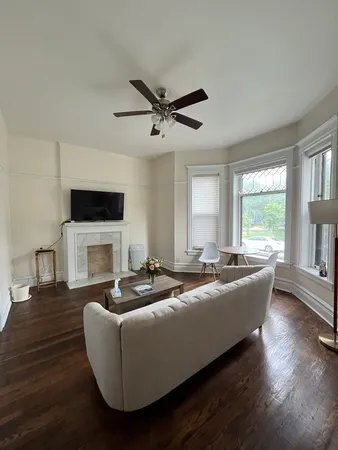 $3,600 | 1359 East 57th Street, Unit 1, Chicago, IL 60637