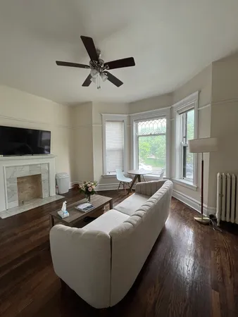 $3,600 | 1359 East 57th Street, Unit 1, Chicago, IL 60637