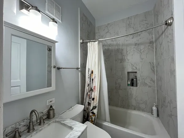 $3,600 | 1359 East 57th Street, Unit 1, Chicago, IL 60637