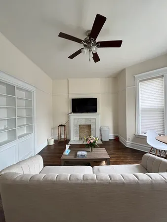 $3,600 | 1359 East 57th Street, Unit 1, Chicago, IL 60637