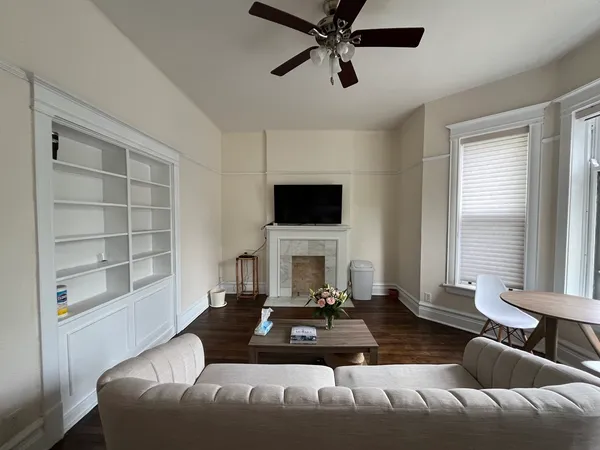 $3,600 | 1359 East 57th Street, Unit 1, Chicago, IL 60637