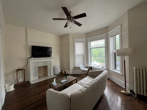 $3,600 | 1359 East 57th Street, Unit 1, Chicago, IL 60637