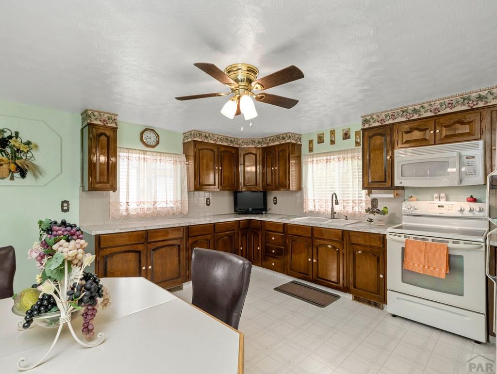2226 Hillside Road Pueblo, CO 81006 - Photo 21 of 50 Gallery Image 21