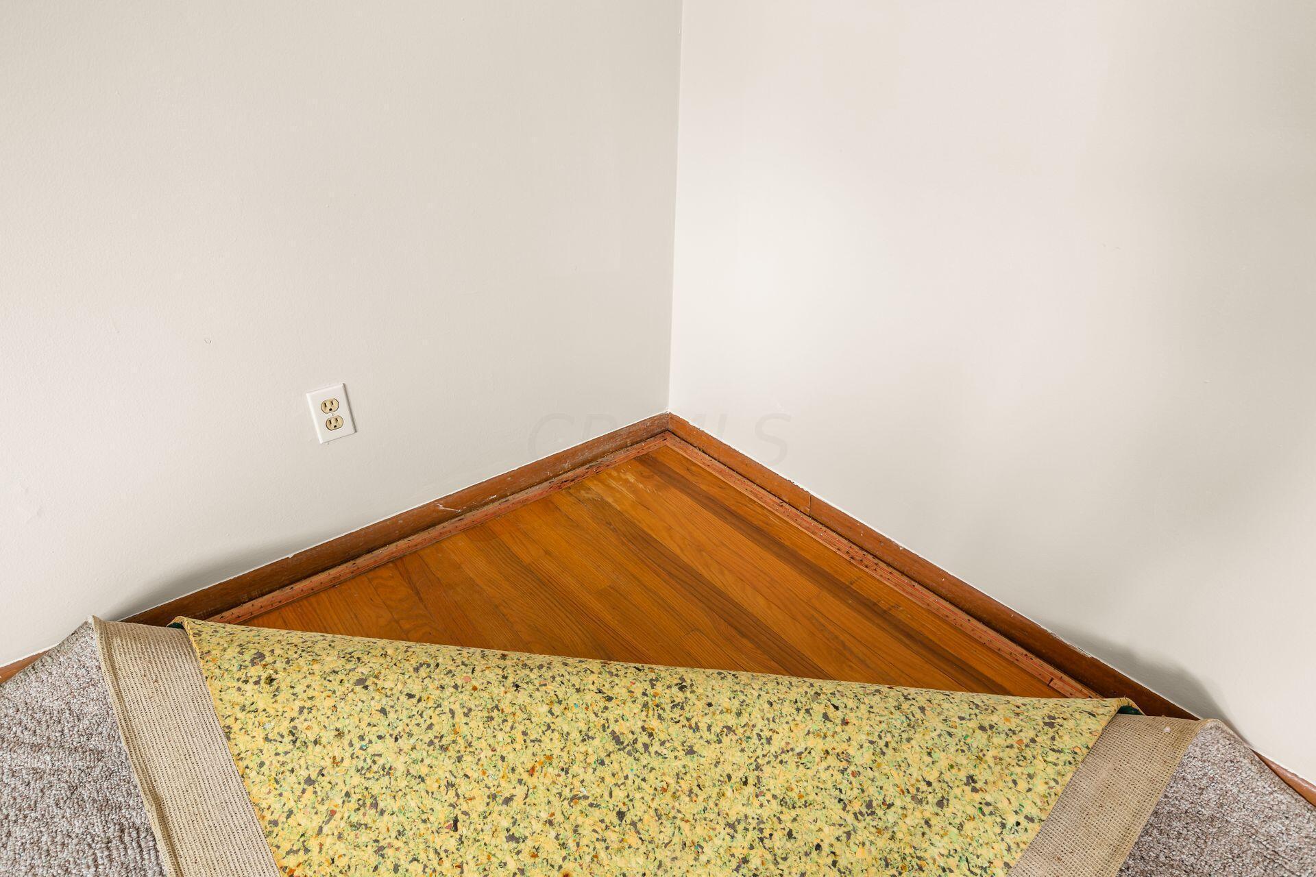 6520 Faircrest Road Columbus, OH 43229 - Photo 9 of 34 014_0c9_6520 Faircrest Rd-014