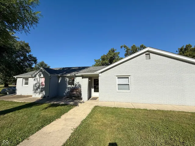 $1,850 | 902 East Bunker Hill Road, Mooresville, IN 46158