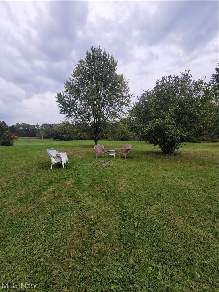 2311 Stillwagon Road Southeast Warren, OH 44484 - Photo 5 of 35 View of yard
