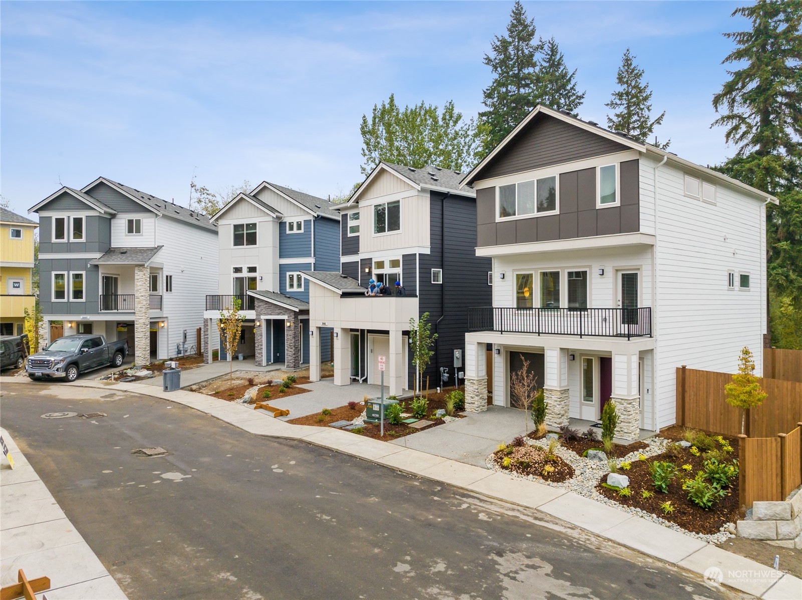 20801 3rd Drive Southeast Bothell, WA 98012 - Photo 32 of 34 a front view of a building with lots of cars parked on road