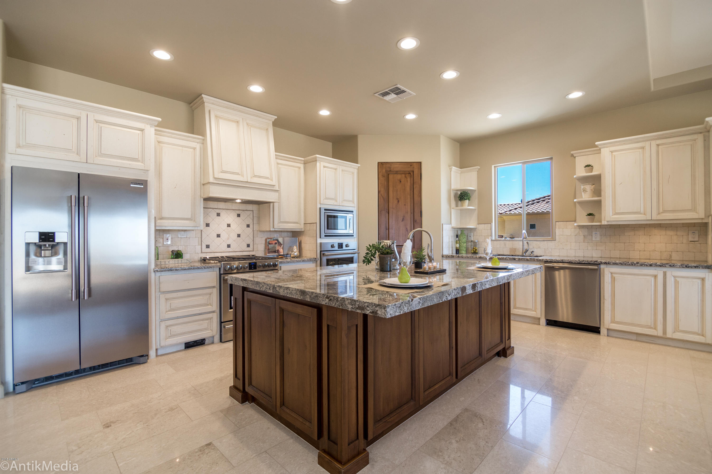 2820 West Irvine Road Phoenix, AZ 85086 - Photo 11 of 45 Plenty of Breakfast Bar Seating