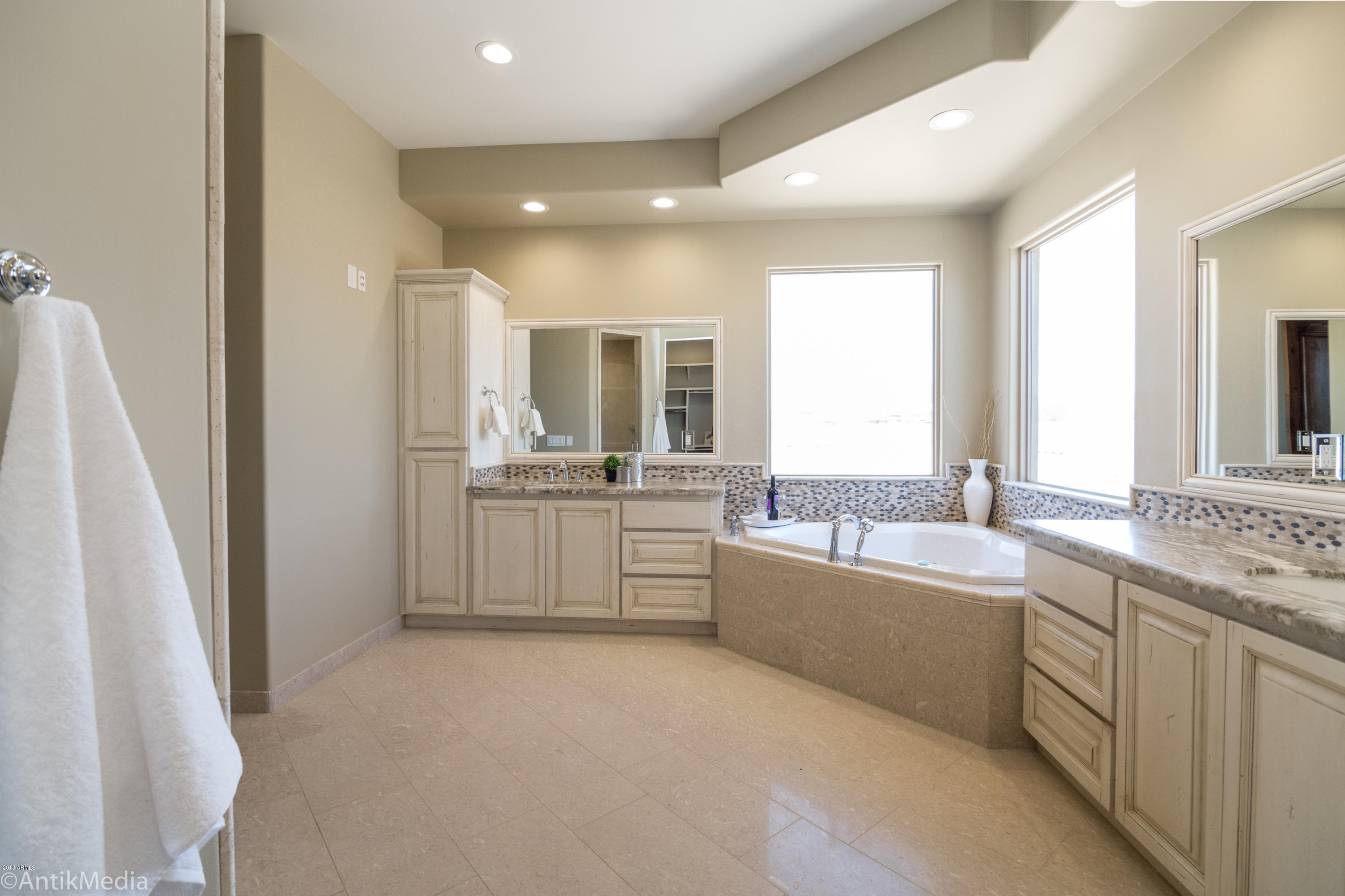 2820 West Irvine Road Phoenix, AZ 85086 - Photo 20 of 45 Luxurious Master Spa Bath