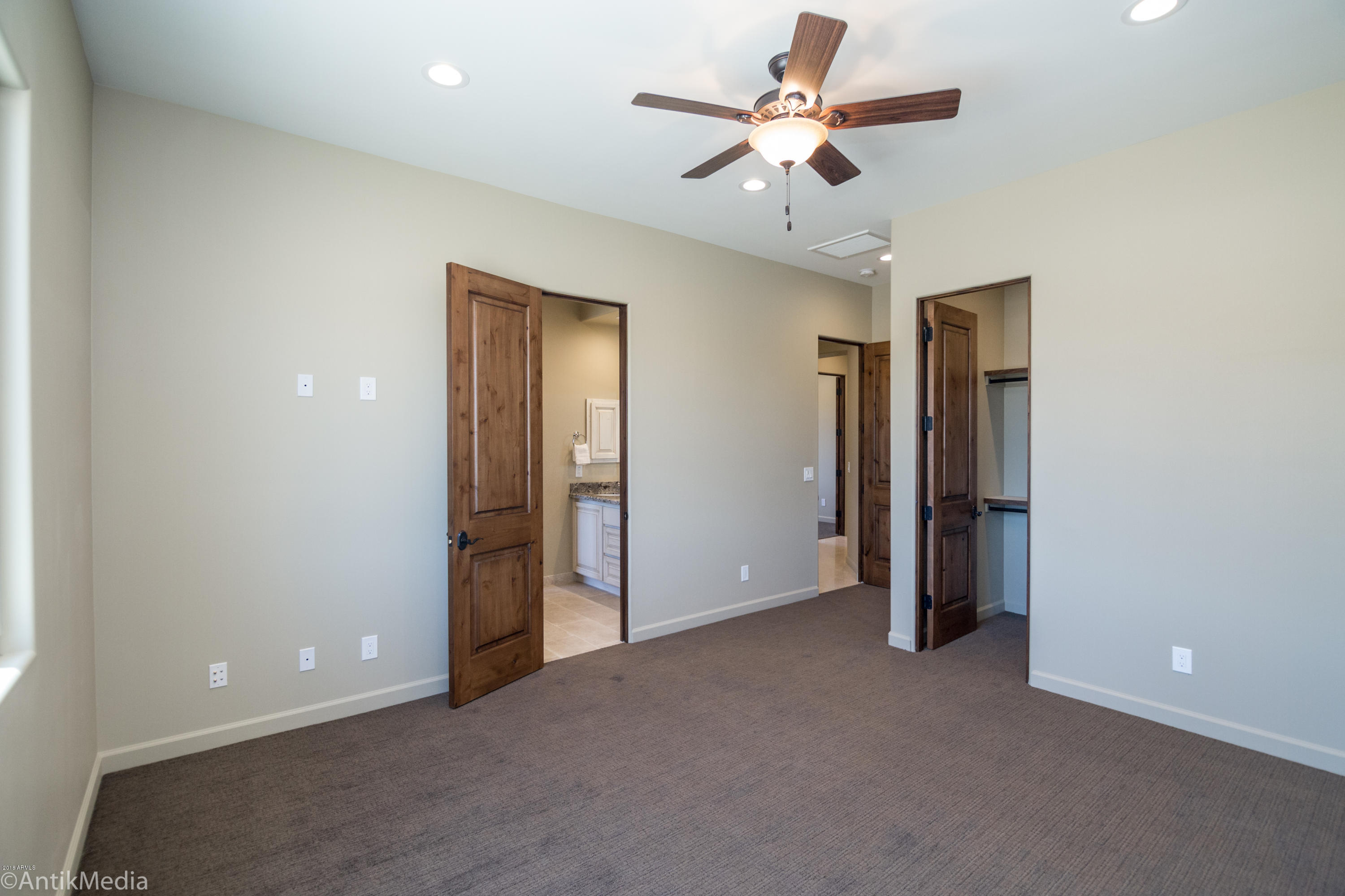 2820 West Irvine Road Phoenix, AZ 85086 - Photo 36 of 45 Bedroom 4 with Walk-In Closet