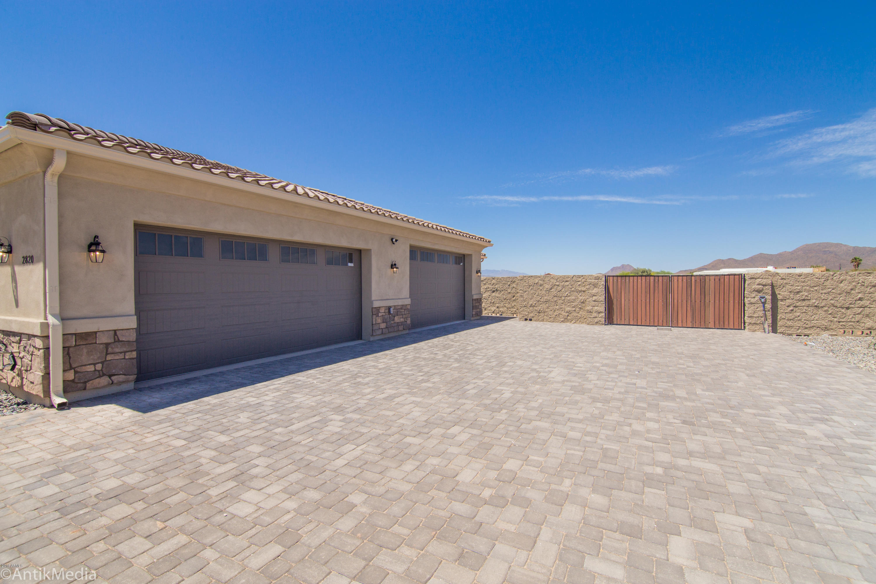 2820 West Irvine Road Phoenix, AZ 85086 - Photo 43 of 45 4-Car Garage with RV Gate
