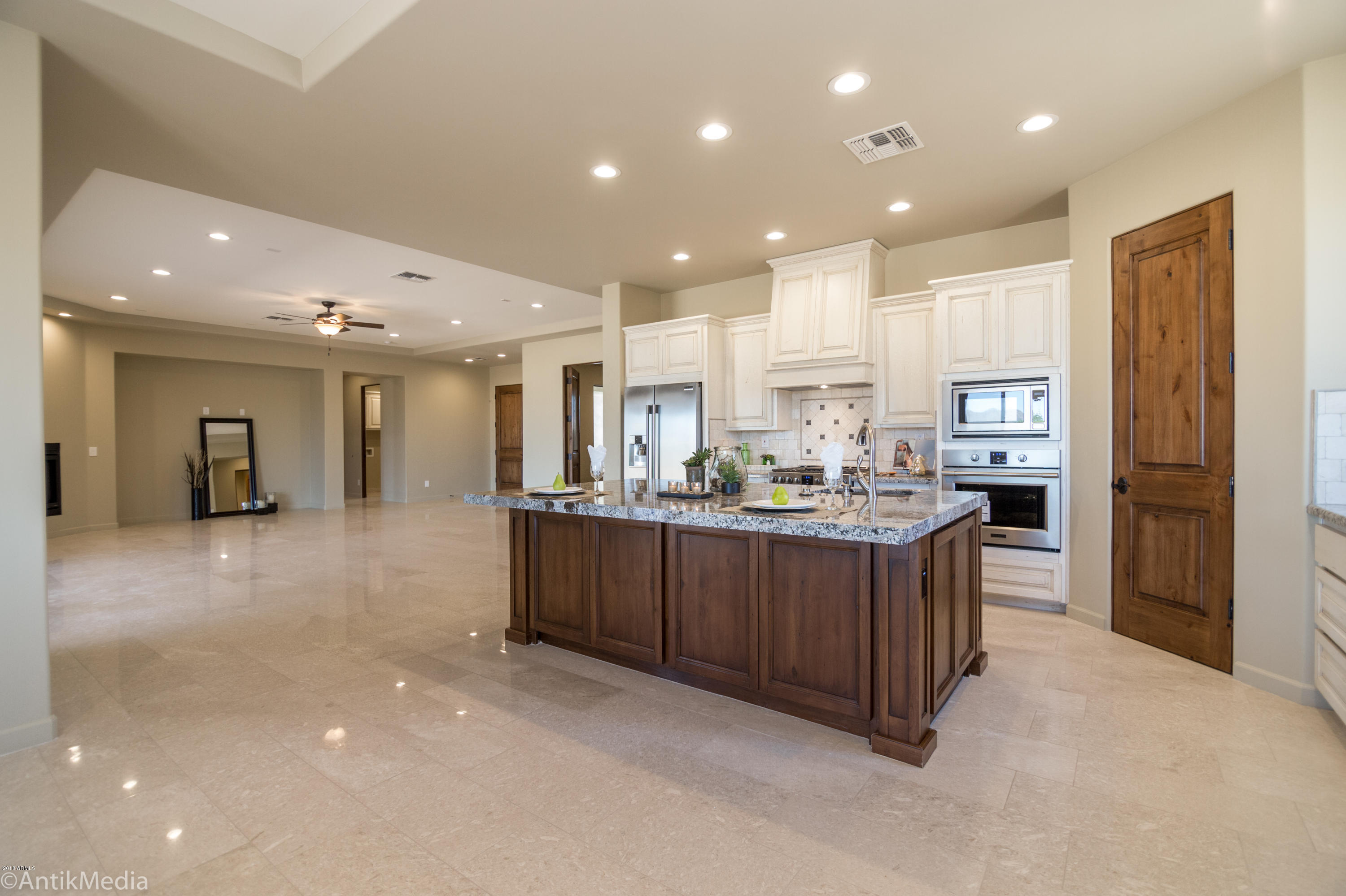 2820 West Irvine Road Phoenix, AZ 85086 - Photo 8 of 45 Natural Light & Soft Neutrals