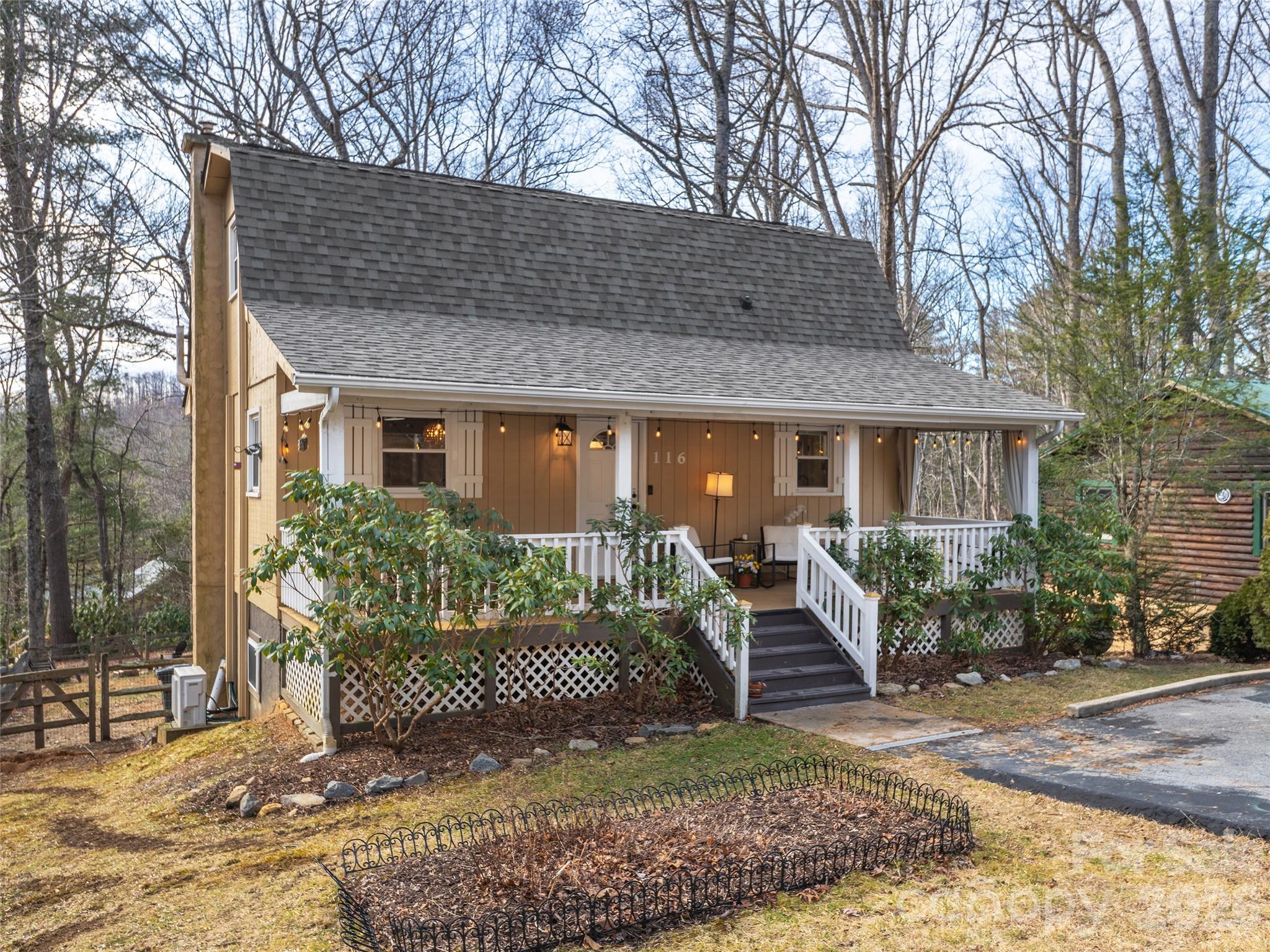 116 Vehorn Road Fairview, NC 28730 - Photo 2 of 25