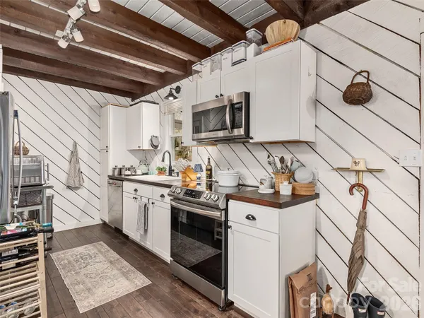 $450,000 | 116 Vehorn Road, Fairview, NC 28730