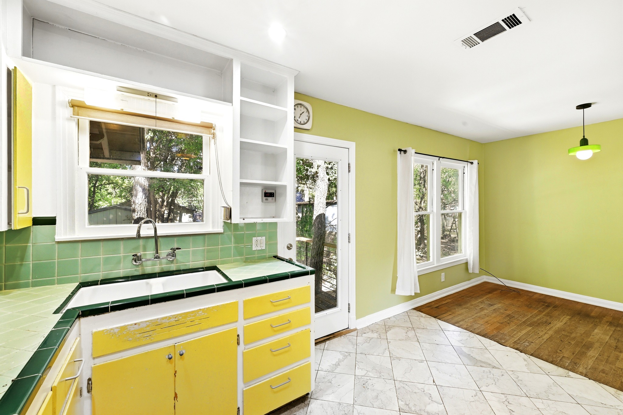 1306 Delano Street Austin, TX 78721 - Photo 13 of 24 Gallery Image 13