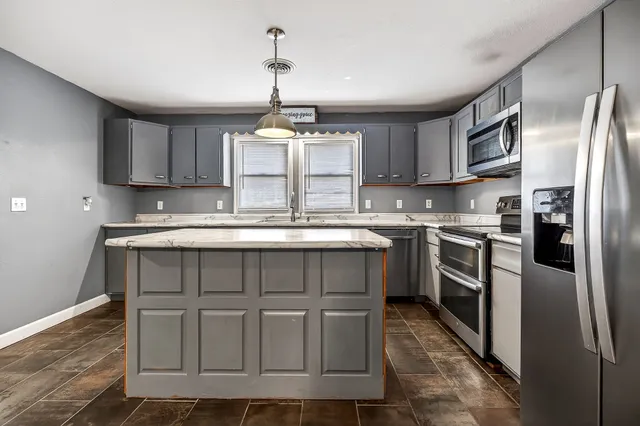 $309,900 | 6940 South York Highway, Clarkrange, TN 38553