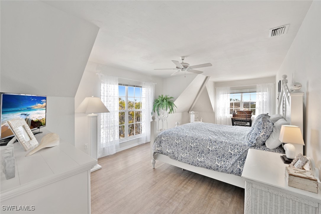 862 Beach Road Sanibel, FL 33957 - Photo 19 of 49 a living room with furniture and a wooden floor