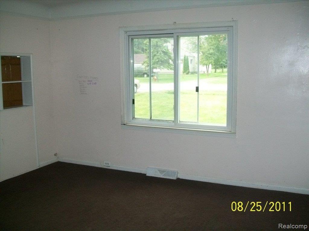6871 Ball Road Romulus, MI 48174 - Photo 8 of 17 100_8169