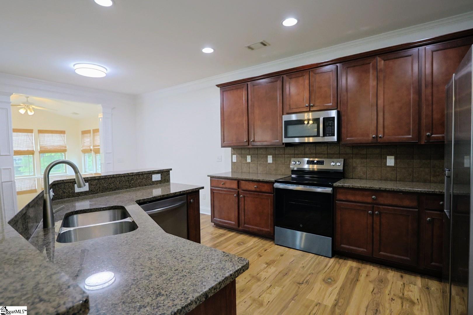 314 Park Ridge Circle Greer, SC 29651 - Photo 2 of 21 Gallery Image 2