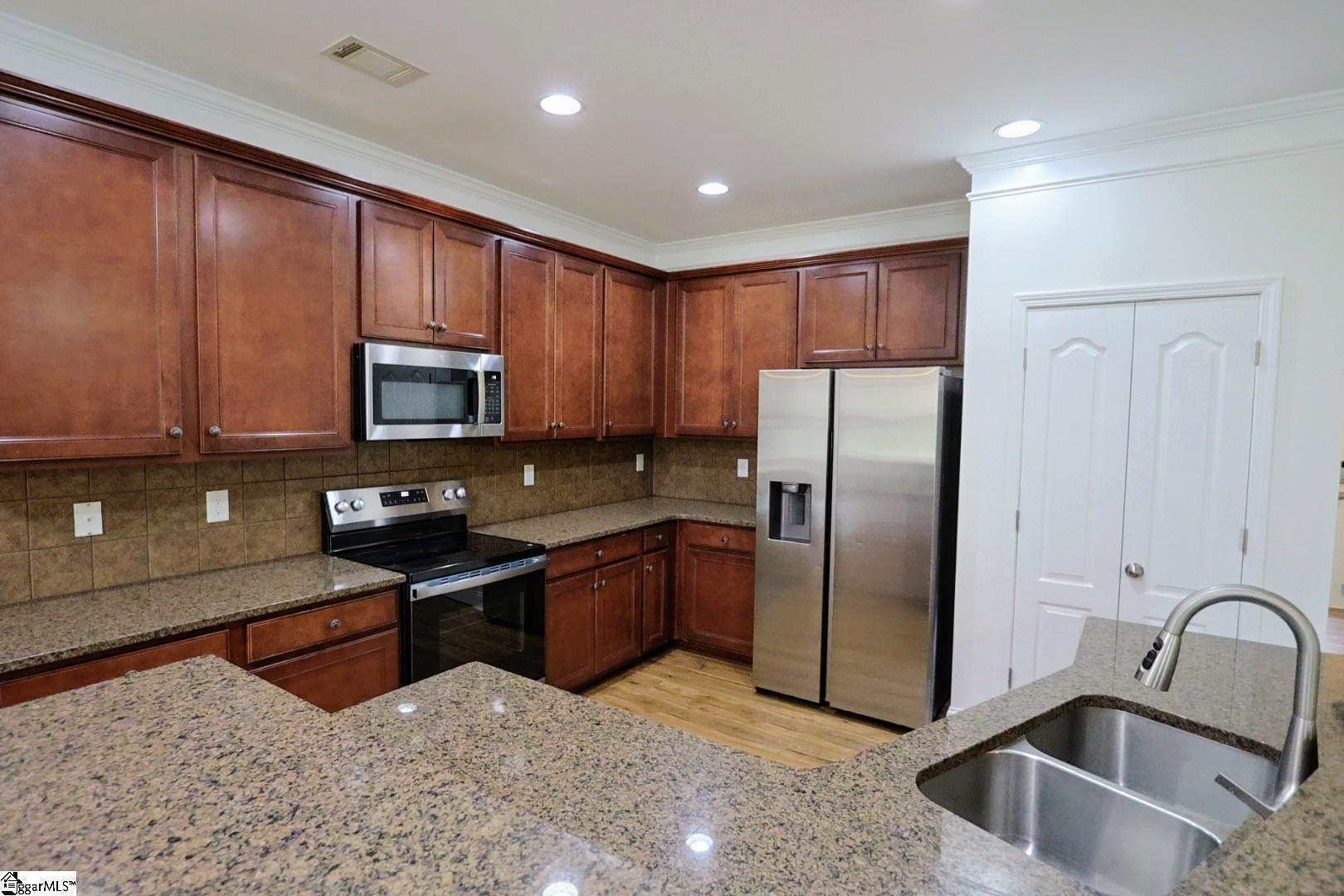 314 Park Ridge Circle Greer, SC 29651 - Photo 3 of 21 Gallery Image 3