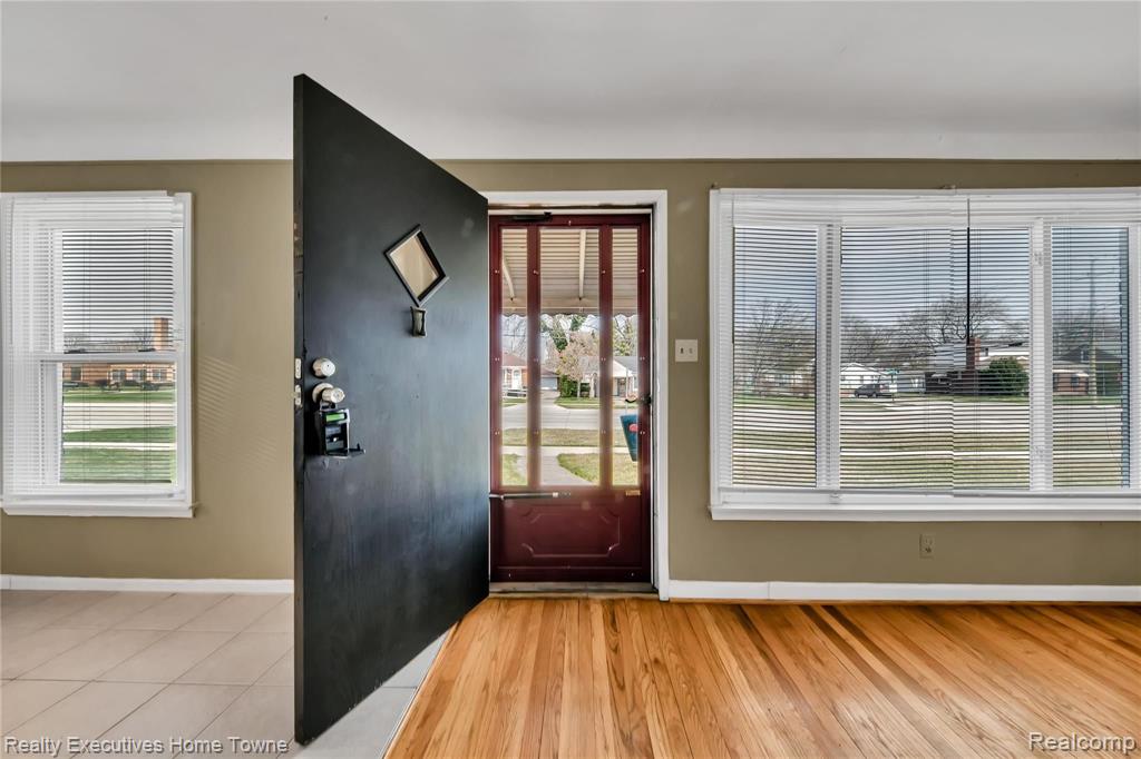 16544 Toepfer Drive Eastpointe, MI 48021 - Photo 10 of 31