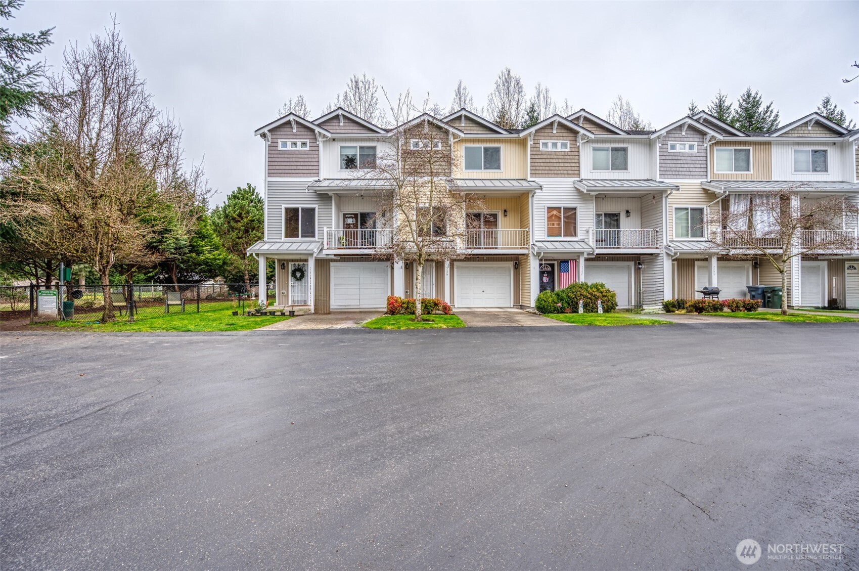5325 Military Road East, Unit B Tacoma, WA 98446 - Photo 26 of 27 a front view of multiple houses