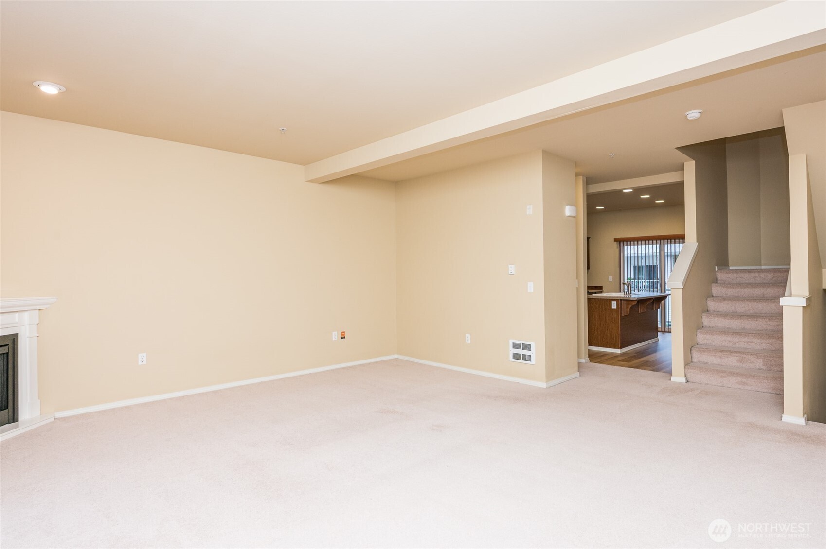 5325 Military Road East, Unit B Tacoma, WA 98446 - Photo 6 of 27 an empty room with closet