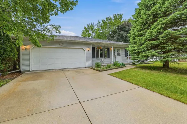 $330,000 | 836 Meadowbrook Lane, Fond du Lac, WI 54935