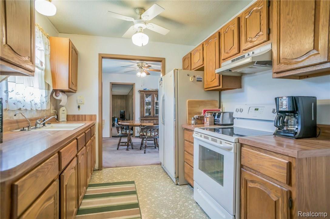 3322 Byron Road Howell, MI 48855 - Photo 8 of 26 8.jpg