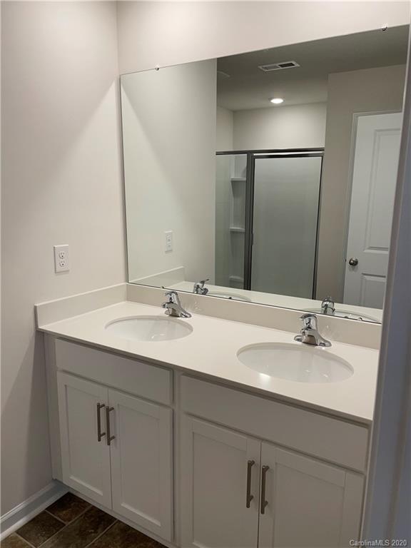 5005 Traynor Road, Unit 18 Charlotte, NC 28216 - Photo 22 of 35 a bathroom with 2 sink and a mirror